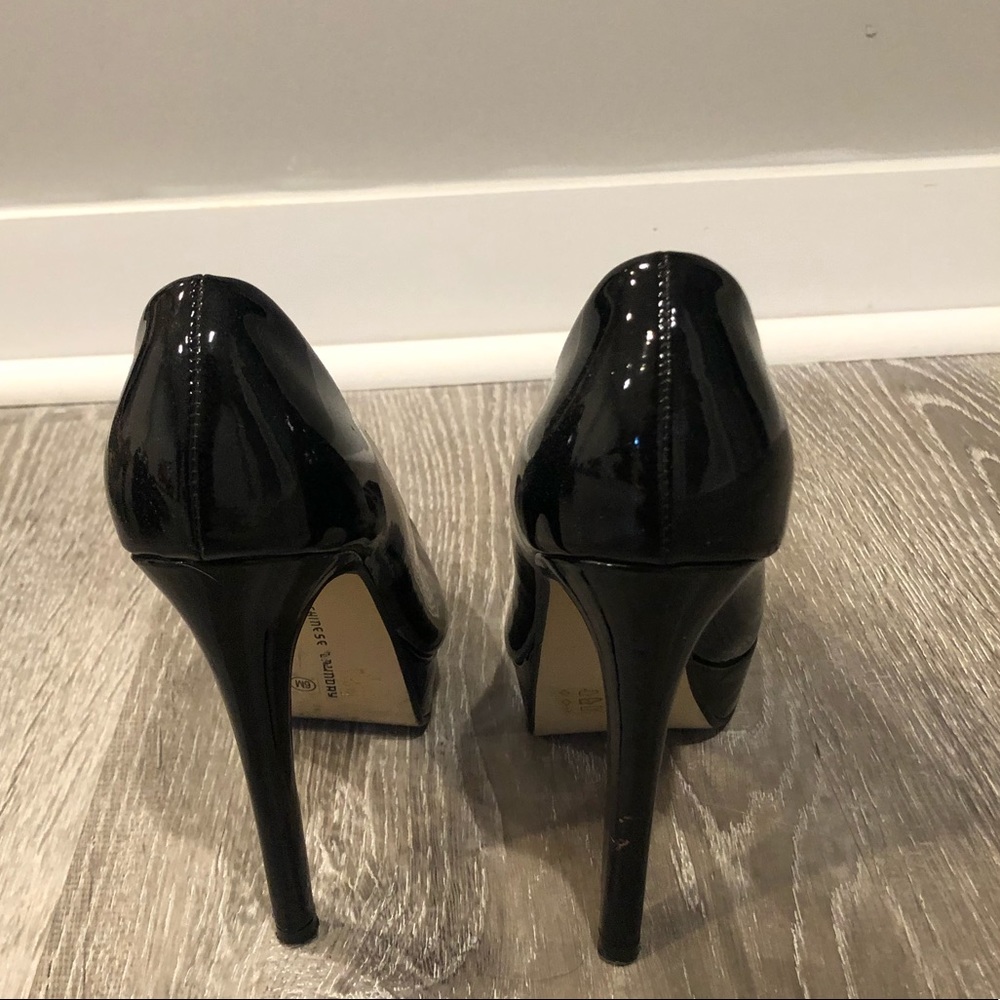 Heels - Picture 4 of 5